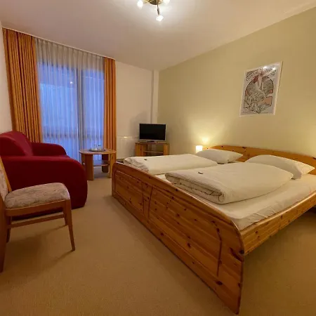 מלון Waldhotel Zoebischhaus באד ריבולדסגרין