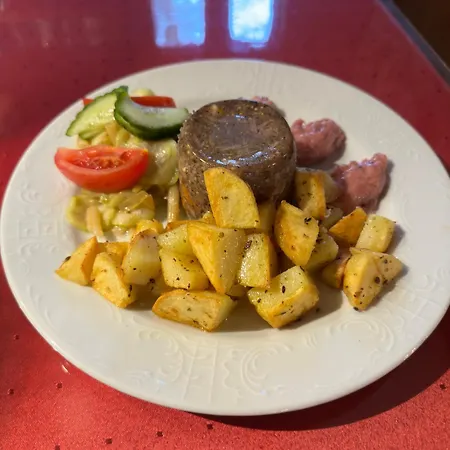 Waldhotel Zoebischhaus 2*