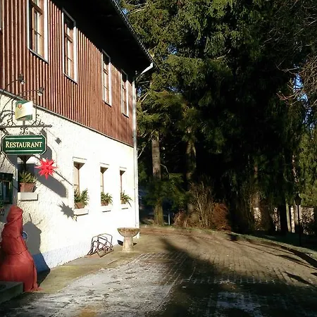 Waldhotel Zoebischhaus 호텔