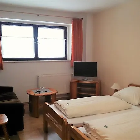 호텔 Waldhotel Zoebischhaus 2*