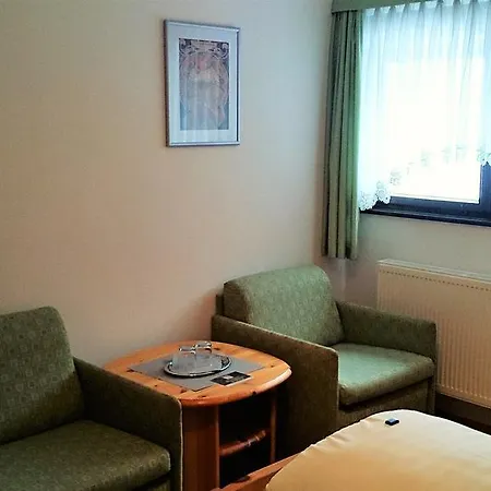 מלון Waldhotel Zoebischhaus 2*